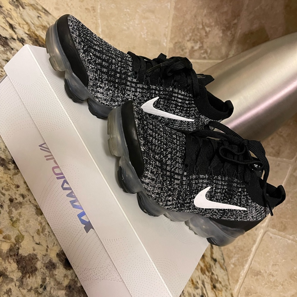 Womens Nike Vapormax flyknit 3 sz.8
